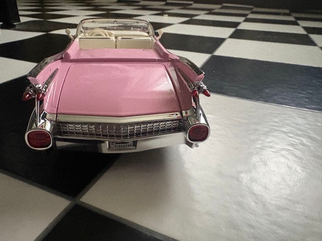 ピンク キャデラック エルドラド 1/24 新品 箱付き