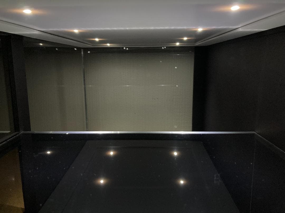 ミニカー用ジオラマ：1/18 ショールーム＆ガレージⅣ（吹き抜け2階タイプ）