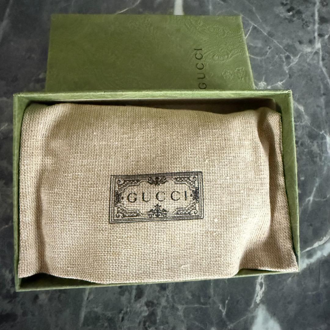 新品未使用 GUCCI ブラックレザーキーケース キーリング 蜂モチーフ