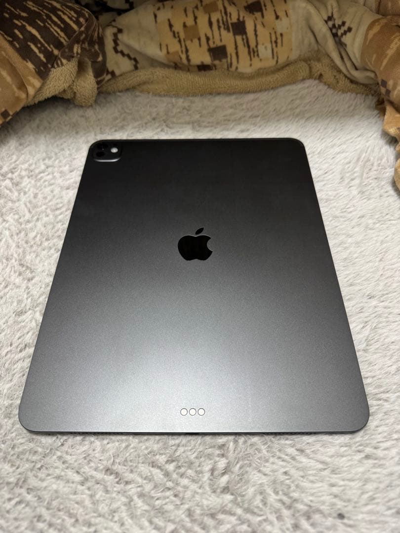 iPad Pro M5 13インチ(純正ケース付き)