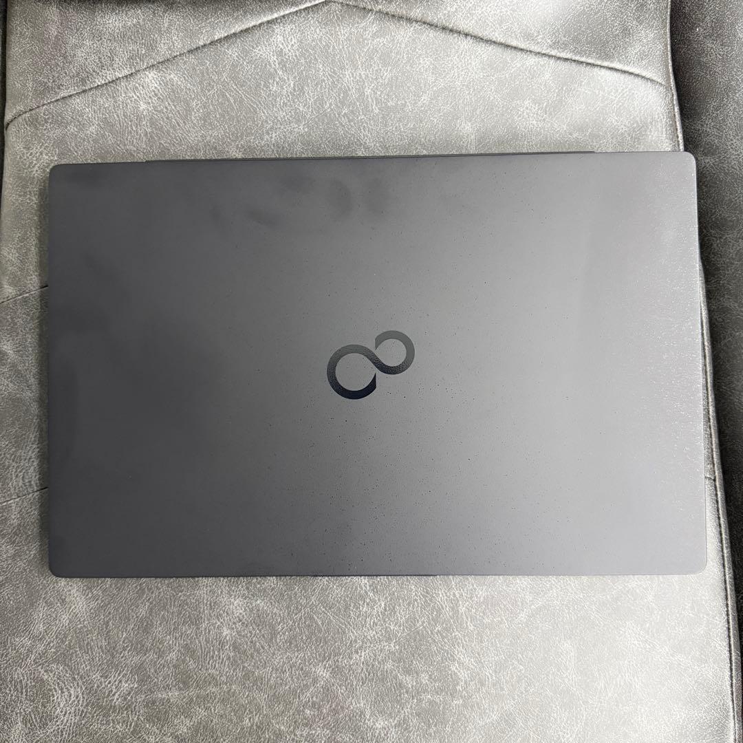 未使用☆富士通　LIFEBOOK　WUB　F3　FMVWF3UB7　ノートPC