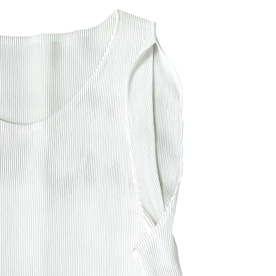 PLEATS PLEASE イッセイミヤケ ノースリーブトップス タンクトップ