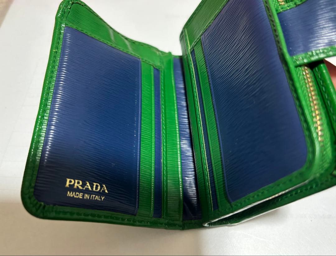 ⭐︎こむぎページ⭐︎PRADA プラダ 二つ折り財布 グリーン
