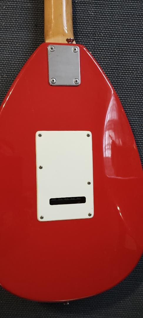 古着屋ポエジー　VOX ティアドロップ型 ボディギター