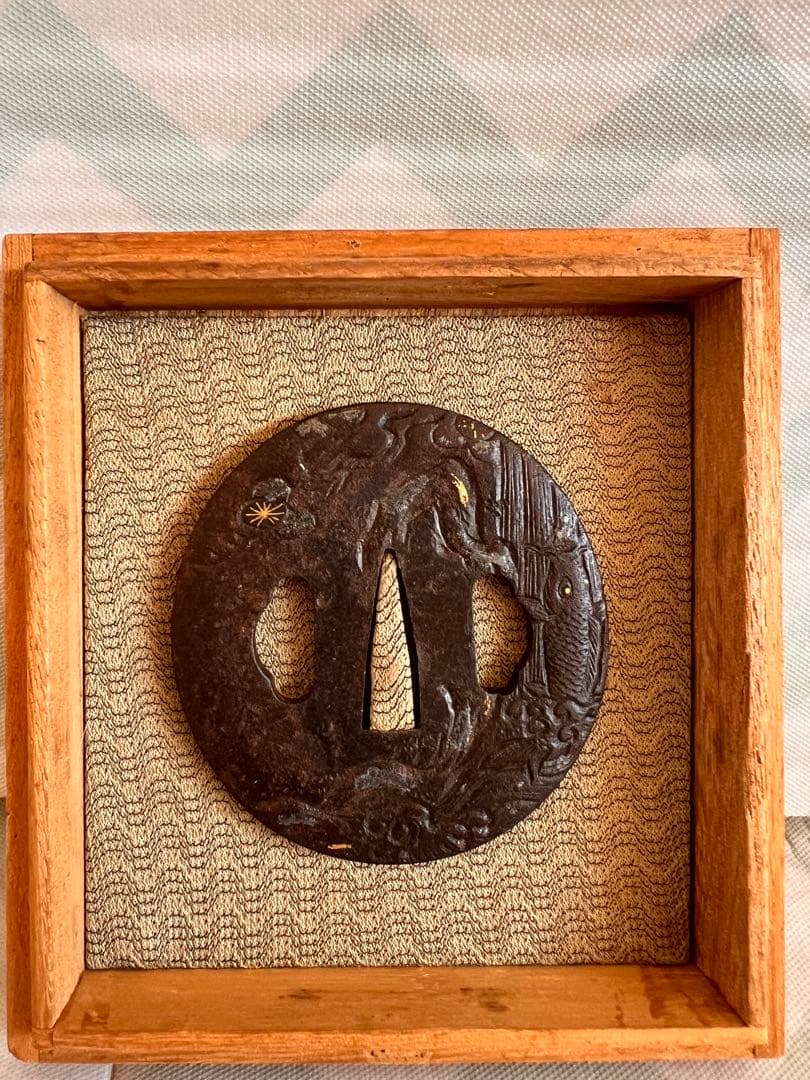 武具　刀装具　刀　脇差　鉄鍔　鯉の滝昇り　箱付