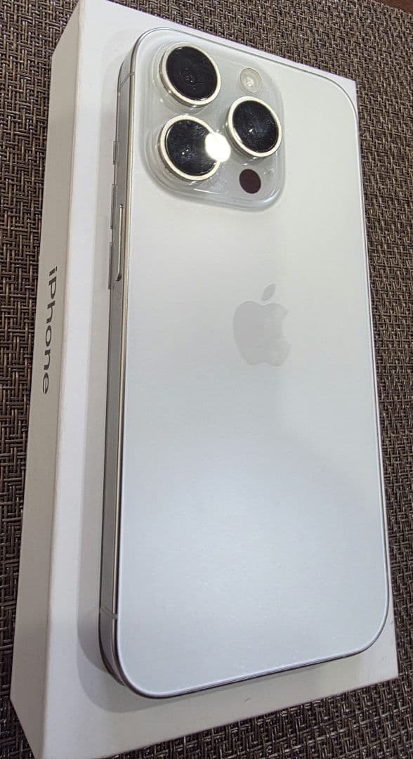 K*n様 美品❗Apple iPhone 15 Pro 256gb ホワイト 箱