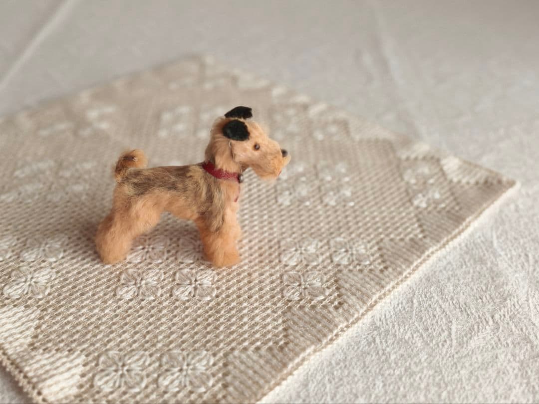 * vintage dog ❀ * 赤い勲章リボンの テリアさん