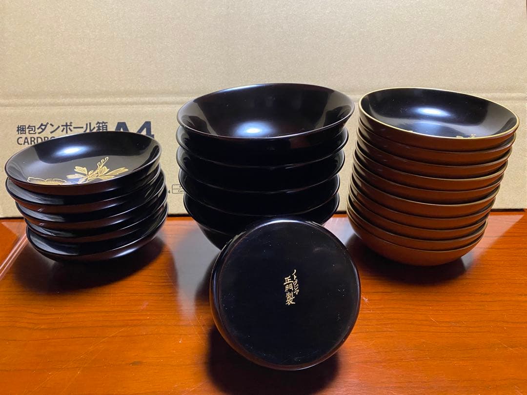 輪島塗　漆器 お椀 5個セット(黒地 金色 花 蝶)+皿10枚+オマケ1つ