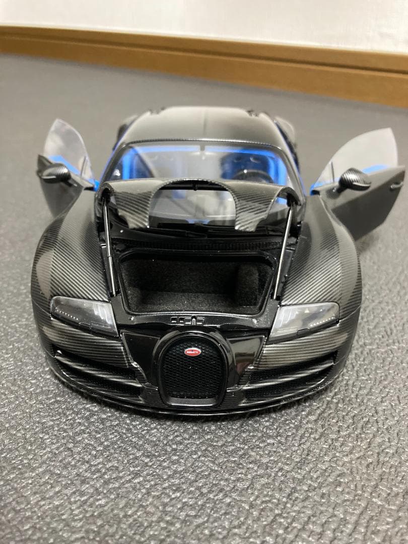 1/18 オートアート ブガッティ ヴェイロン スーパースポーツ カーボン