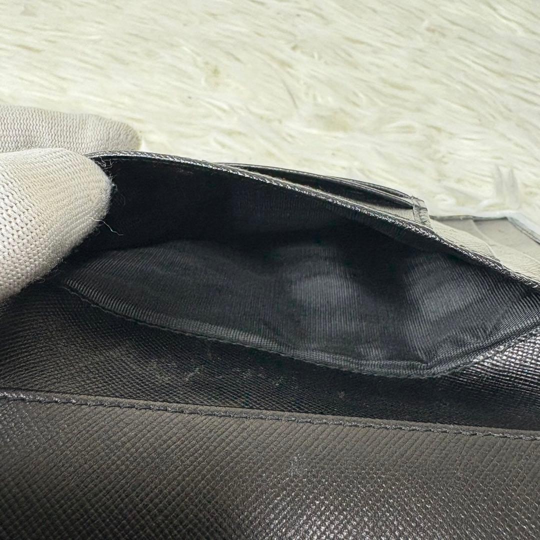 未使用級✨PRADA プラダ　三つ折り財布　三角ロゴプレート　サフィアーノ　黒