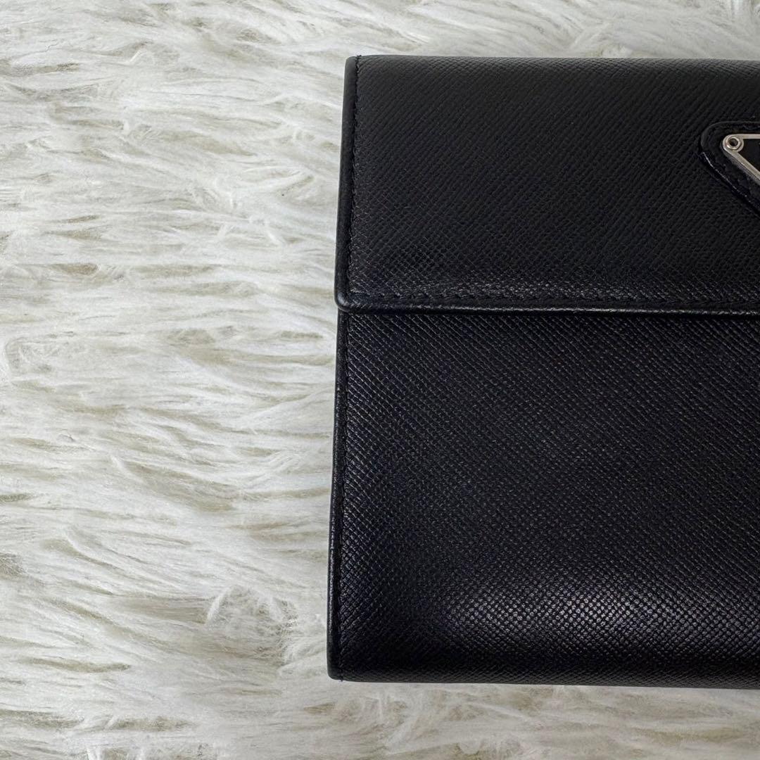 未使用級✨PRADA プラダ　三つ折り財布　三角ロゴプレート　サフィアーノ　黒