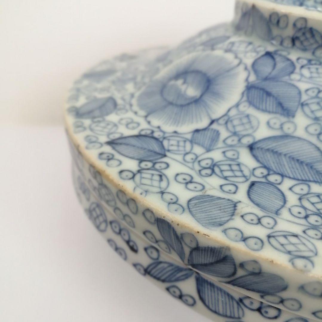 古伊万里　幕末　線描き　牡丹唐草図　食籠