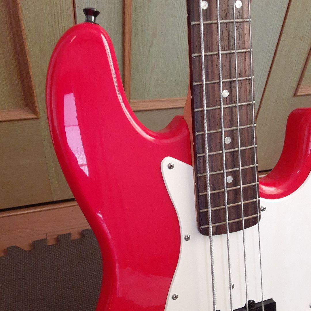 レジェンド　ベースギター　渋いレッド色