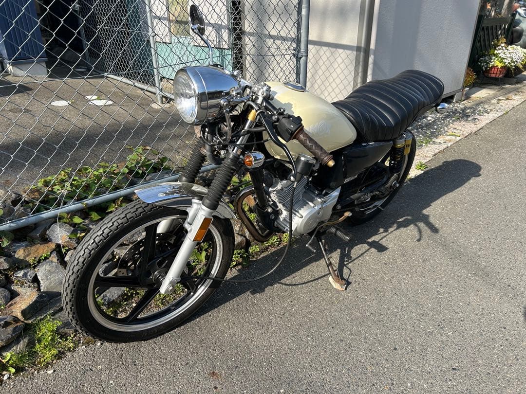 yb125sp ステー付きデイトナ製ビンテージスモールヘッドライト