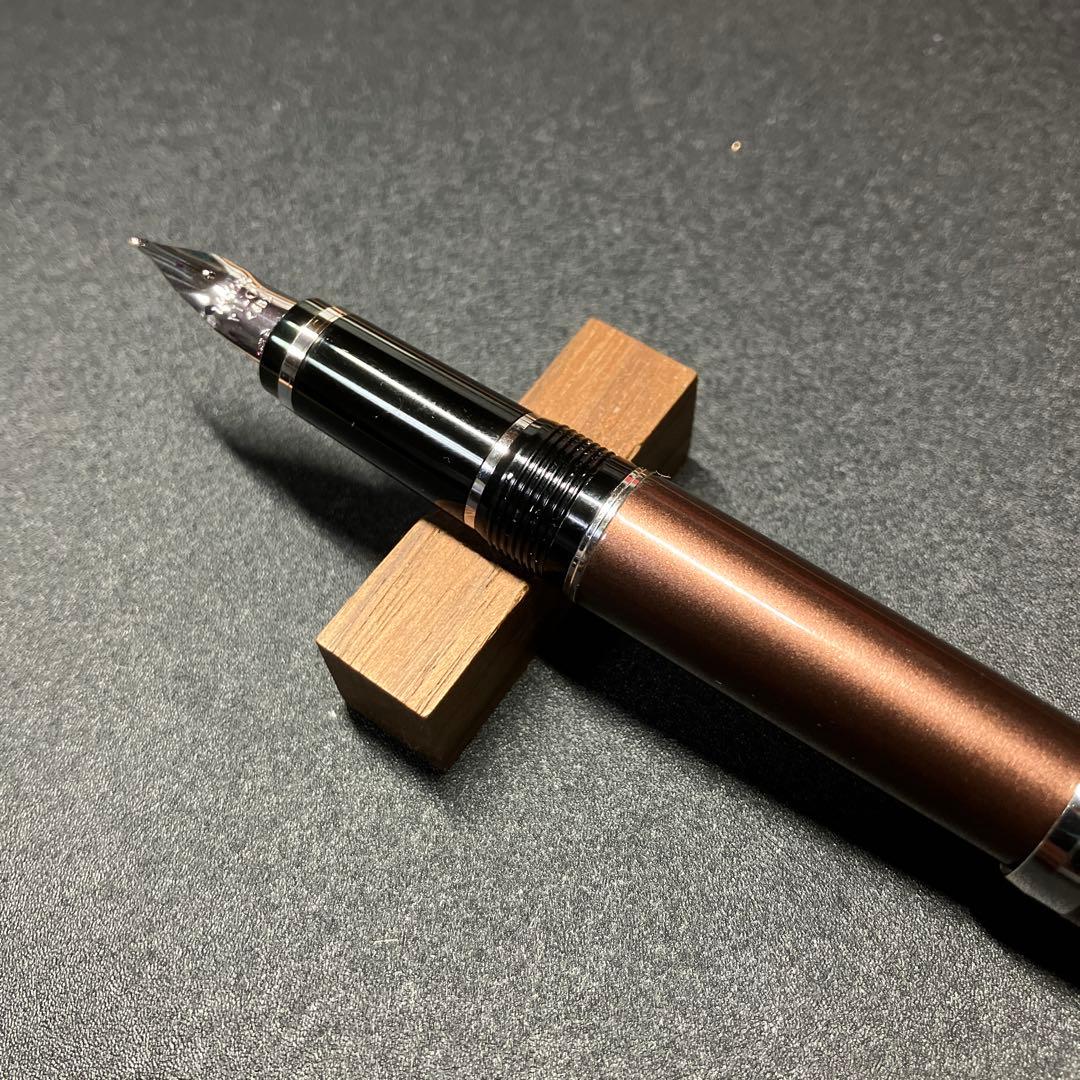 パイロット　万年筆エラボー金属軸SB ソフト太字　ブラウン