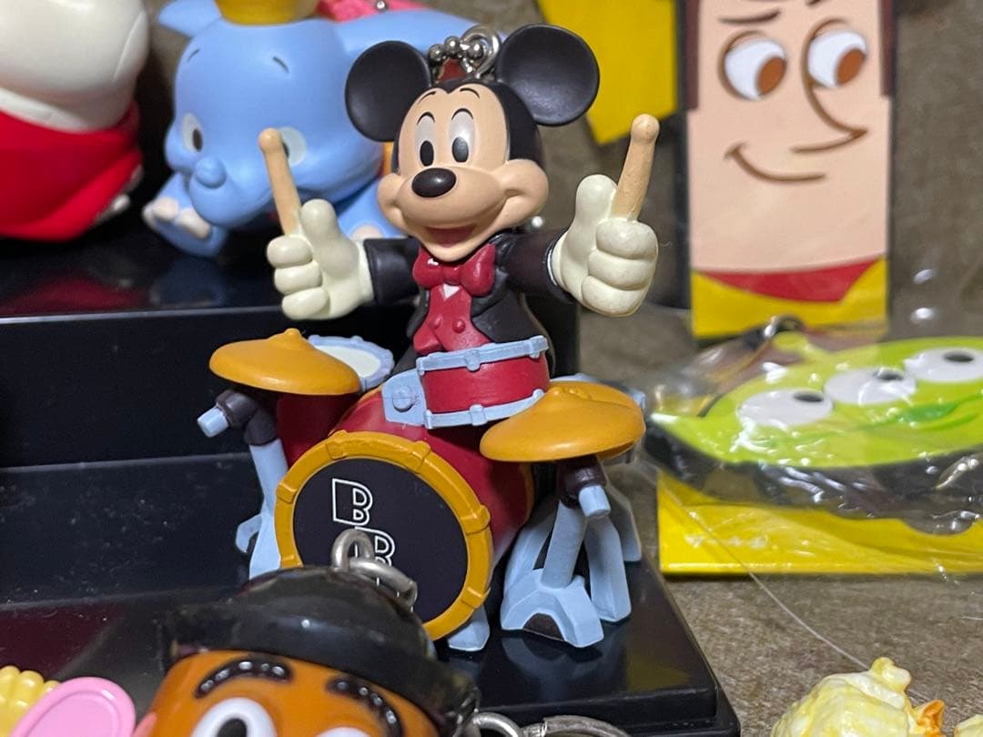 ディズニー公式　ガチャ　キーホルダー　ショー　アトラクション　ポップコーン