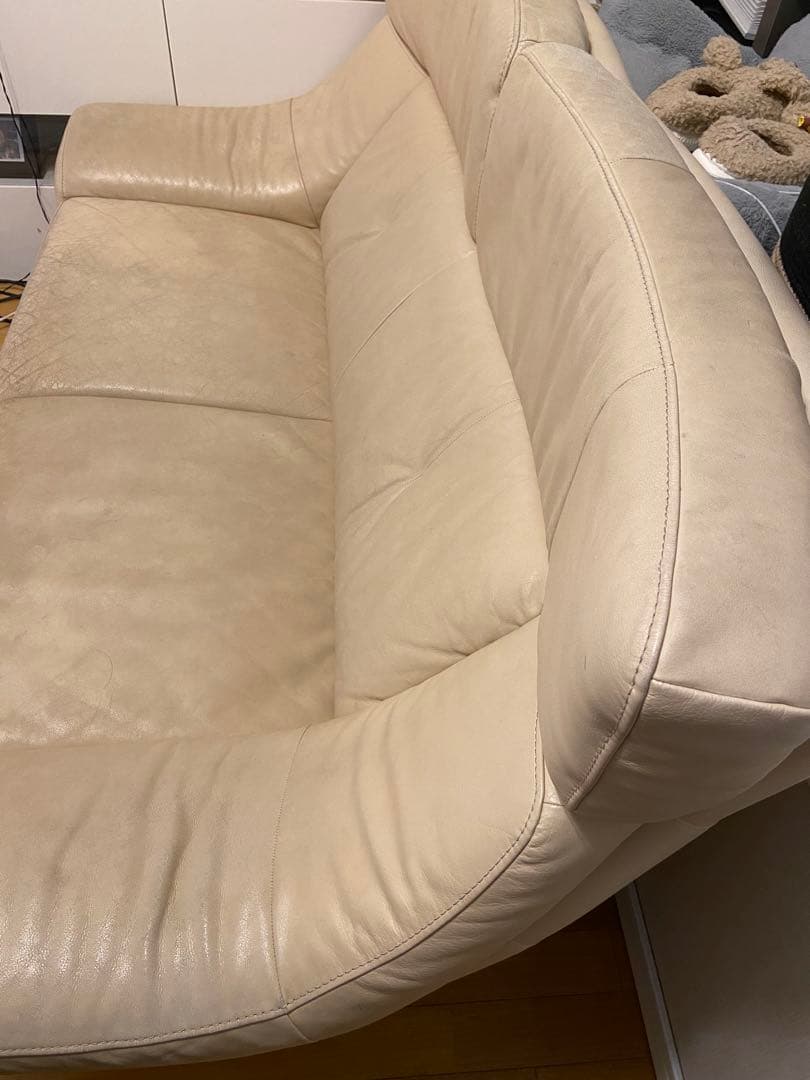 カリモク家具　ベージュレザー2人掛けソファ