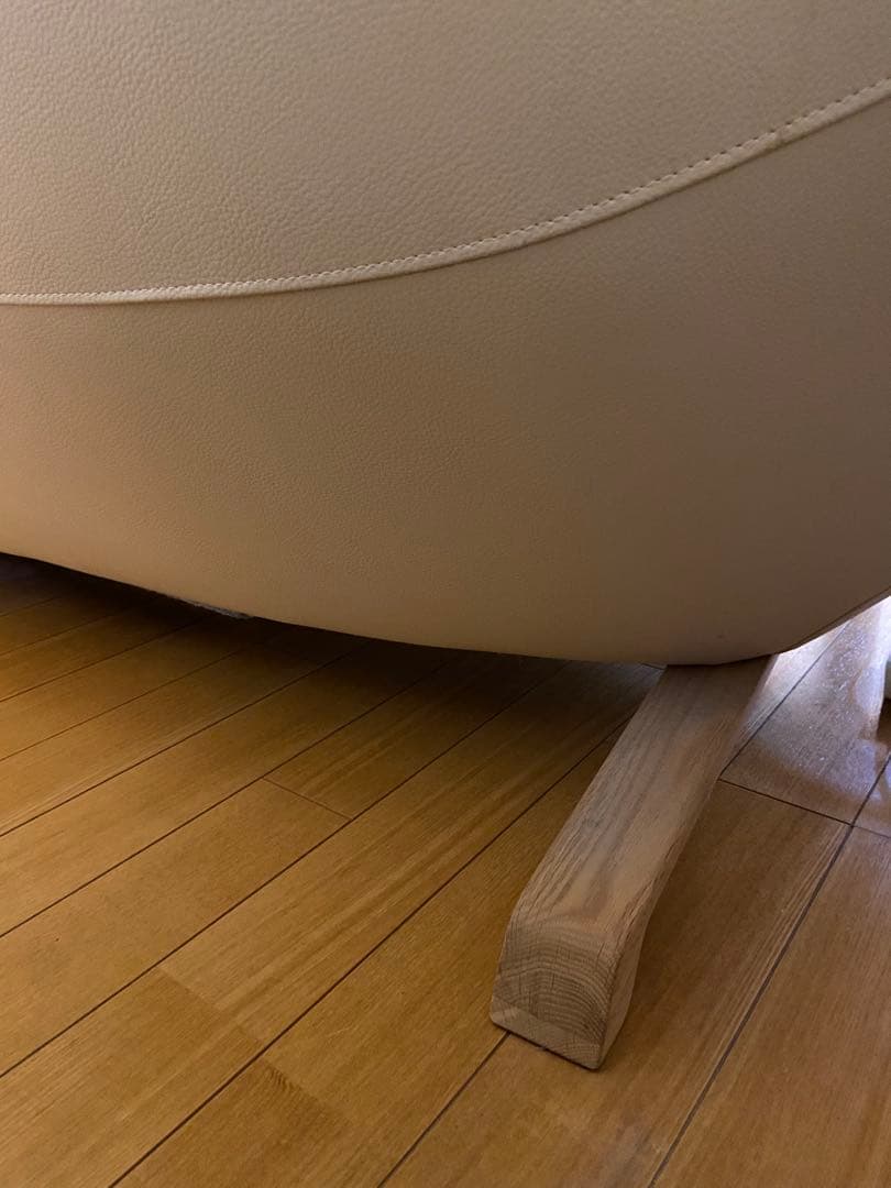 カリモク家具　ベージュレザー2人掛けソファ