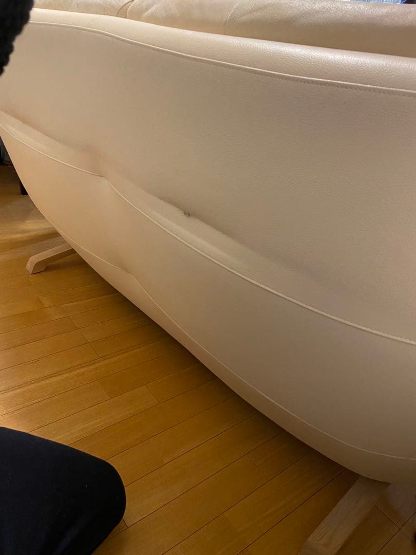 カリモク家具　ベージュレザー2人掛けソファ