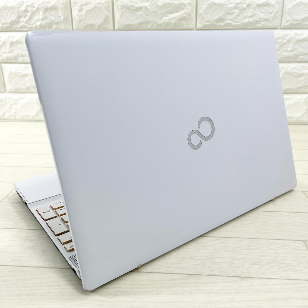 富士通 第8世代 i7 新品SSD512＋HDD1T メモリ16 ノートパソコン