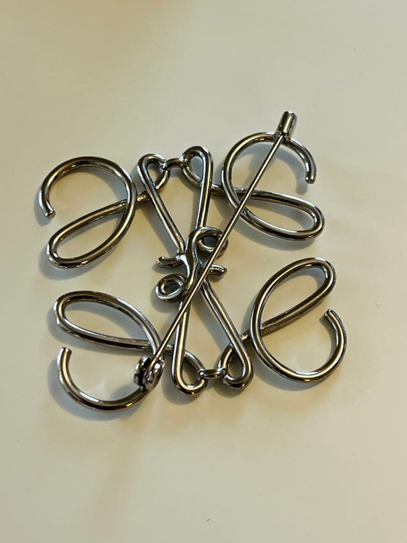 【早いもの勝ち】ロエベ ブローチ　アナグラム　正規品　シルバー