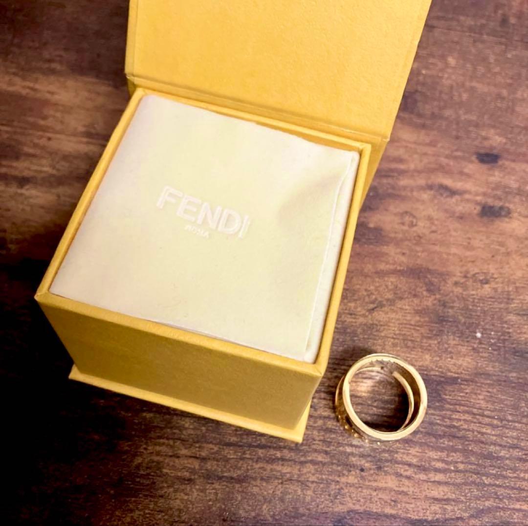 【FENDI】BAG BAGS RING Mサイズ ゴールド×ブラック