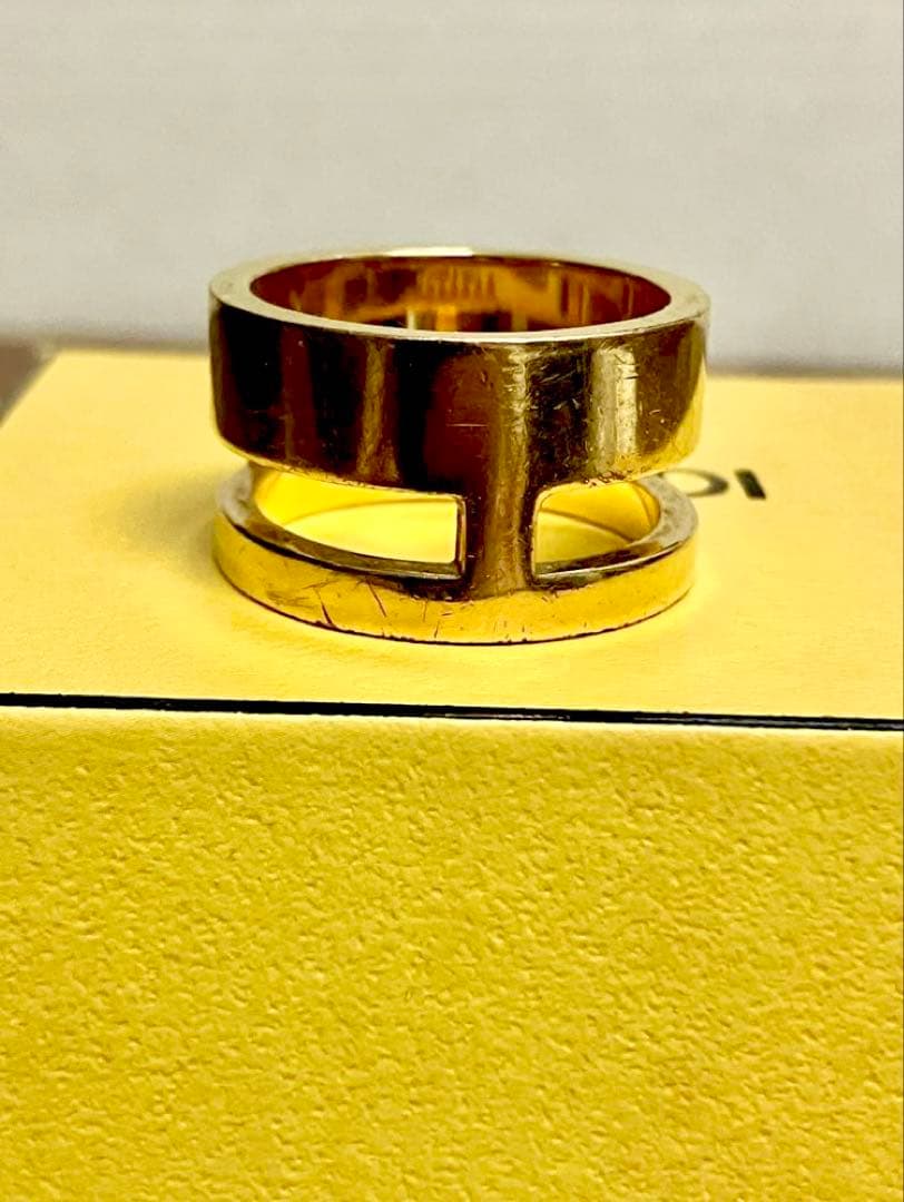 【FENDI】BAG BAGS RING Mサイズ ゴールド×ブラック