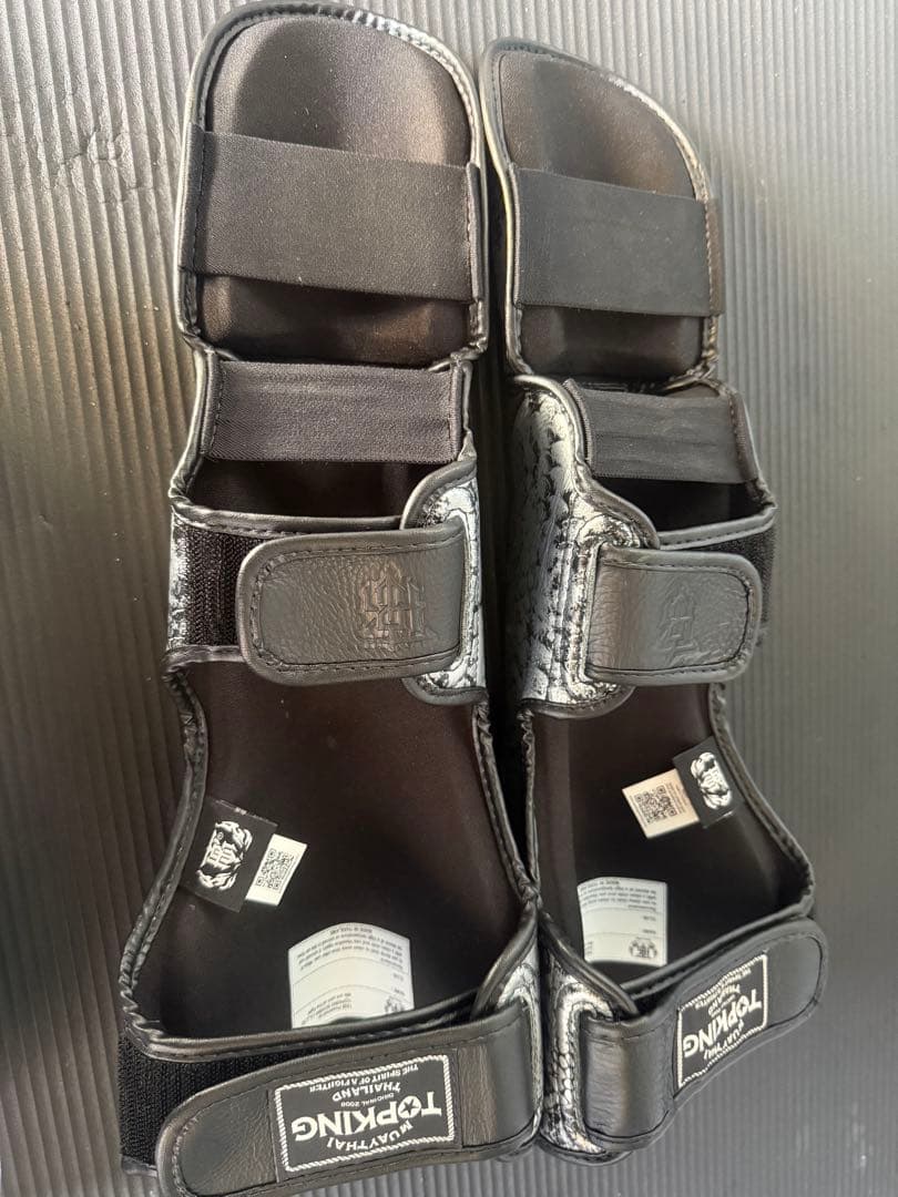 TOPKING ヘビ柄 プロテクターレガース　Sサイズ