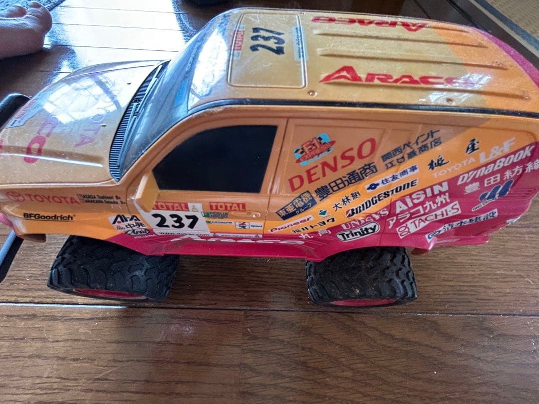 トヨタ　ランドクルーザー１００　ジャンク品　ラジコン　４✖️４　1／１８スケール
