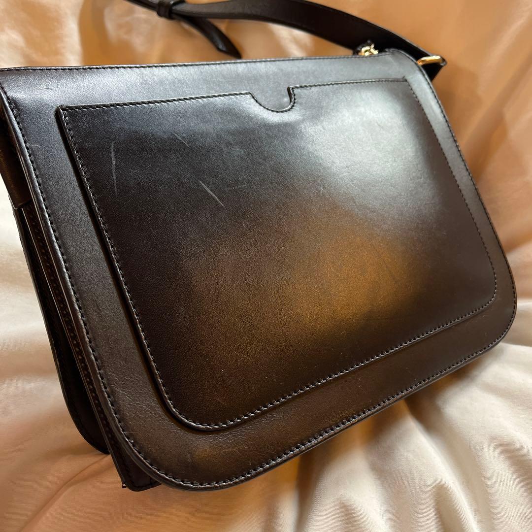 A.P.C. ブラック ショルダーバッグ