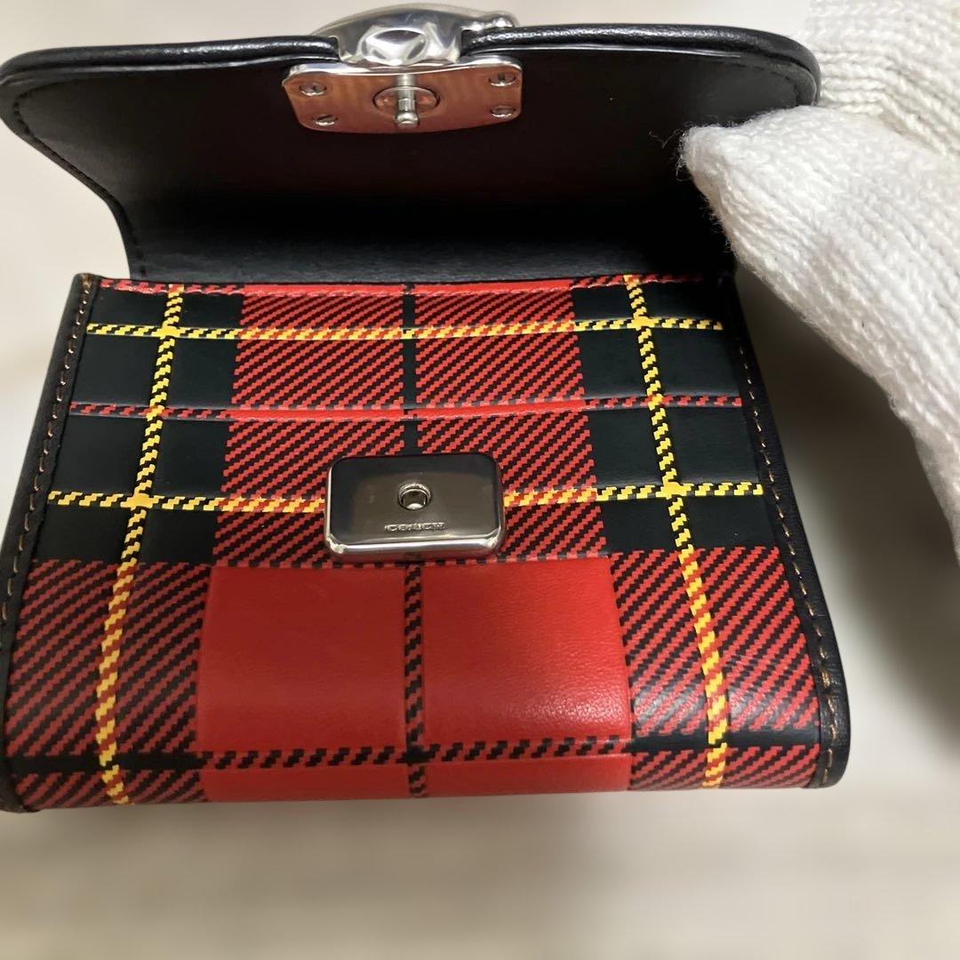 COACH三つ折り財布、チェック柄赤黒（極美品）