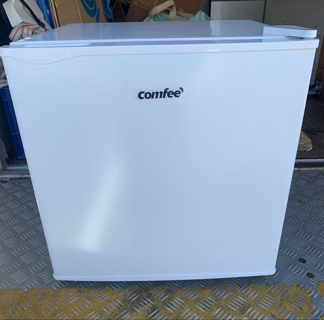 ハル　美品 高年式　コンフィーCOMFEE' コンパクト冷蔵庫