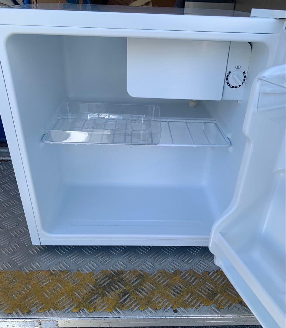 ハル　美品 高年式　コンフィーCOMFEE' コンパクト冷蔵庫