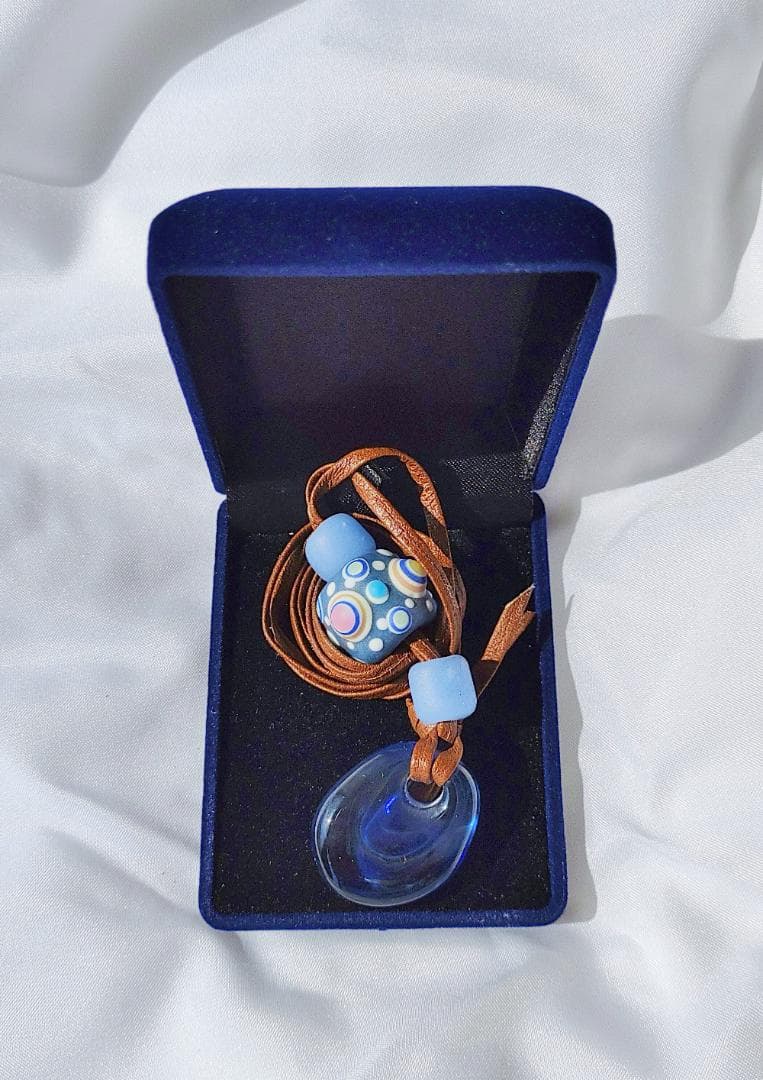 吉田正子トンボ玉（貳拾玖）　皮ひもネックレス　ガラス玉に込めた日本画　和のこころ