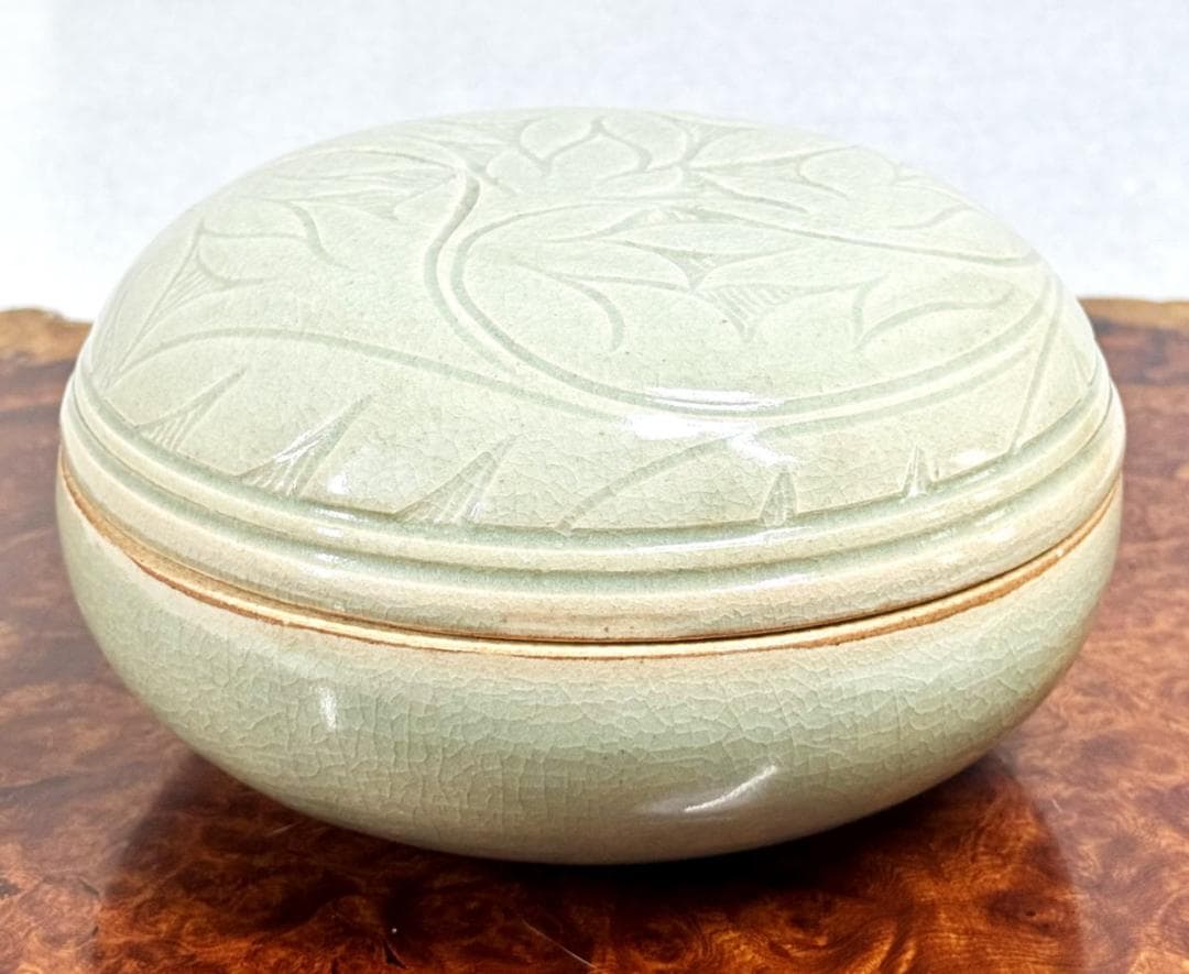 時代物 青磁刻輪花蓋物 捧合 約直径19cm 中国古玩 骨董古美術WWTT376