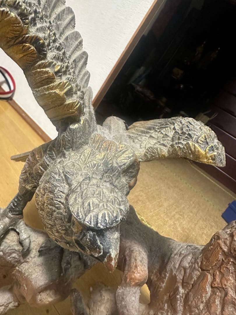 アンティーク金属製 鷲の彫刻 です