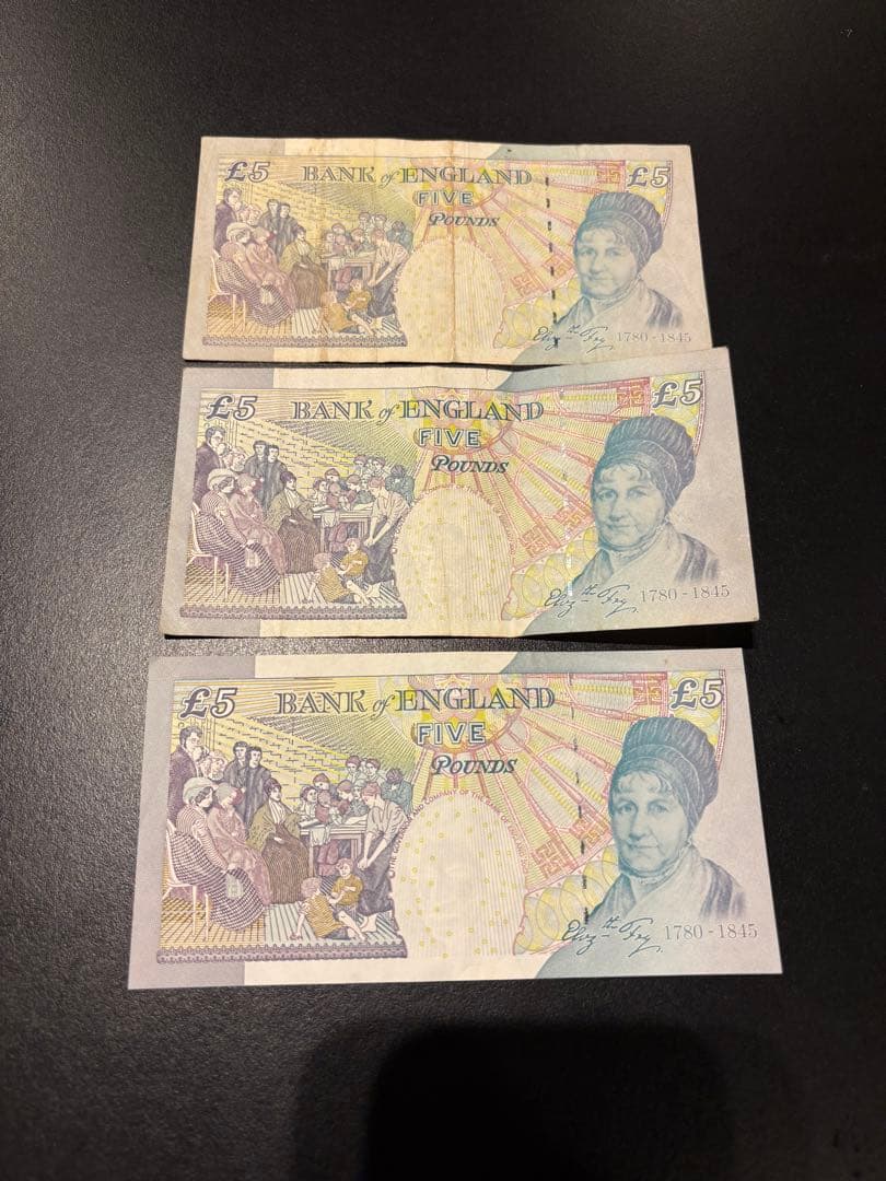 イギリス旧紙幣　￡20×1枚・￡10×1枚・￡5×3枚　 計5枚　エリザベス女王