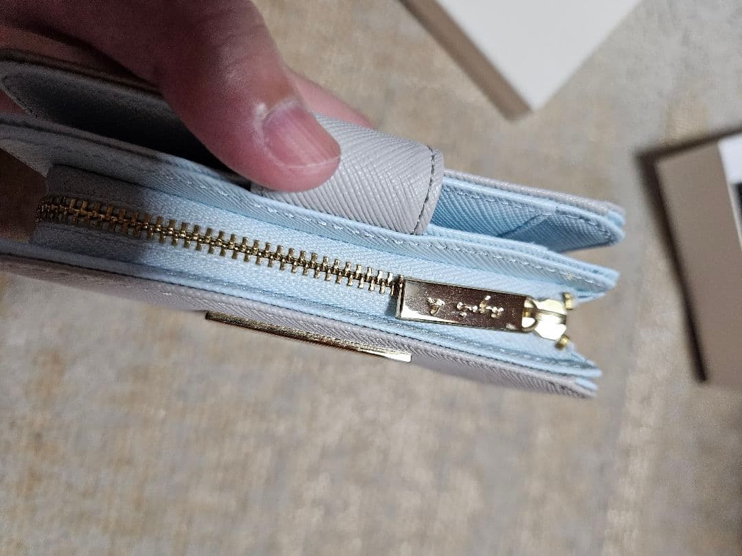 美品　最終値下げ！ アニエスベーライトグレー 二つ折り財布