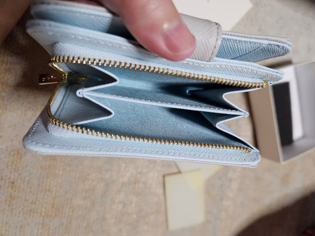 美品　最終値下げ！ アニエスベーライトグレー 二つ折り財布