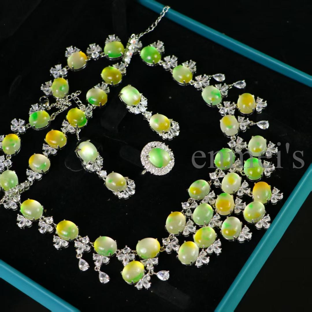 翡翠ジュエリーセット 高氷種 明緑 無傷精工彫り 4点セット 贈答 観賞 天然石