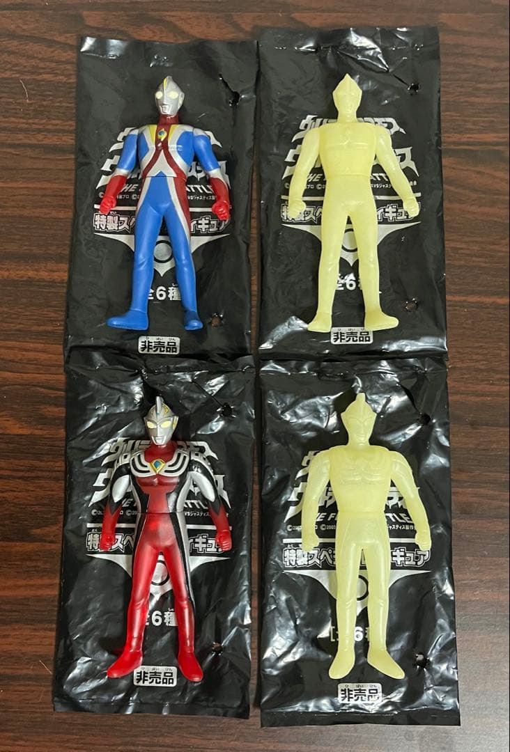 ウルトラマンコスモス ジャスティス 蓄光 クリアレッド 前売り券特典 ソフビ