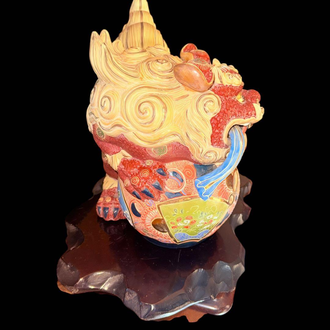 【九谷焼】玉乗り獅子の置物 陶器 縁起物コレクション品　台座付 約34㎝