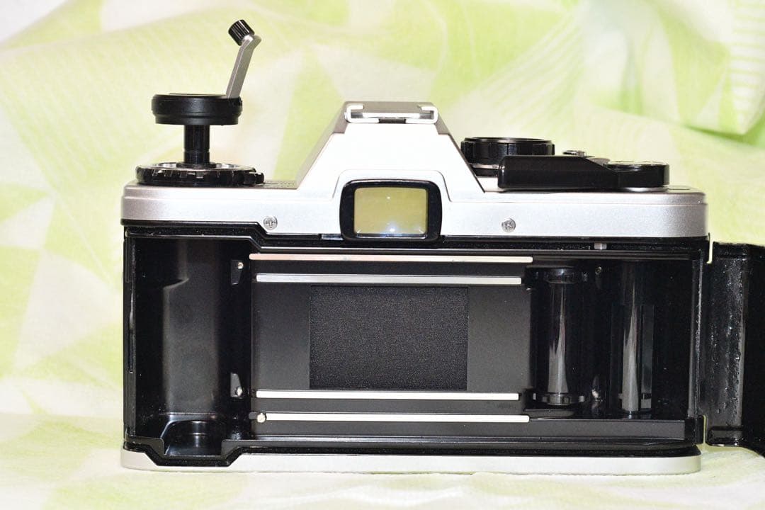 《極美品》OLYMPUS OM10+標準レンズ+付属品多数　a409