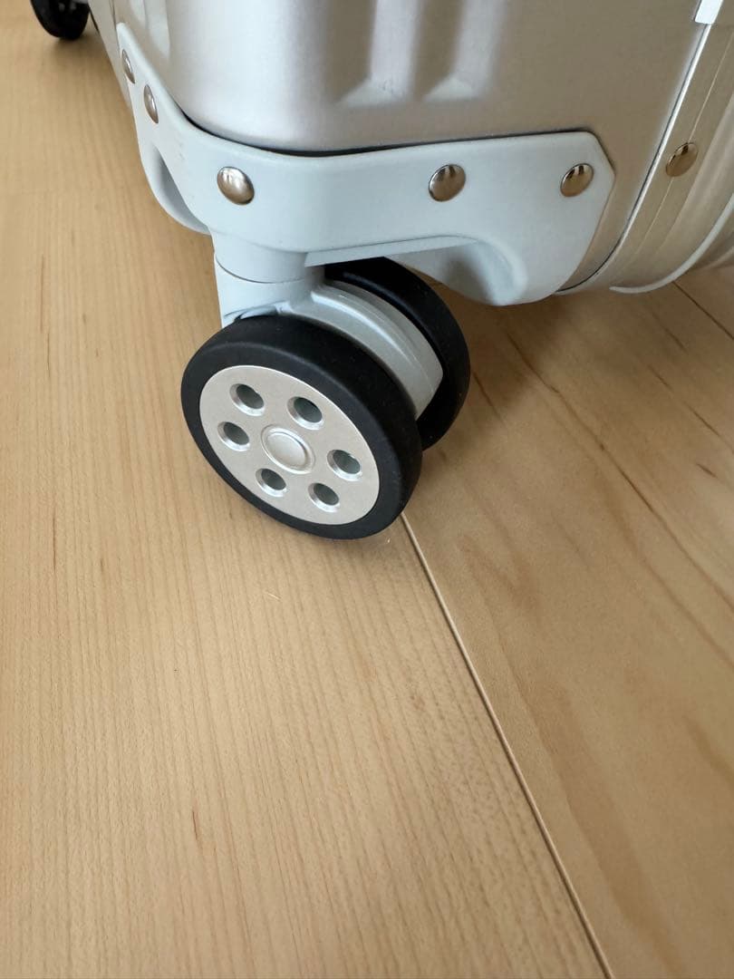 【新品未使用】【非売品】65Lメルセデスベンツ　アルミスーツケース