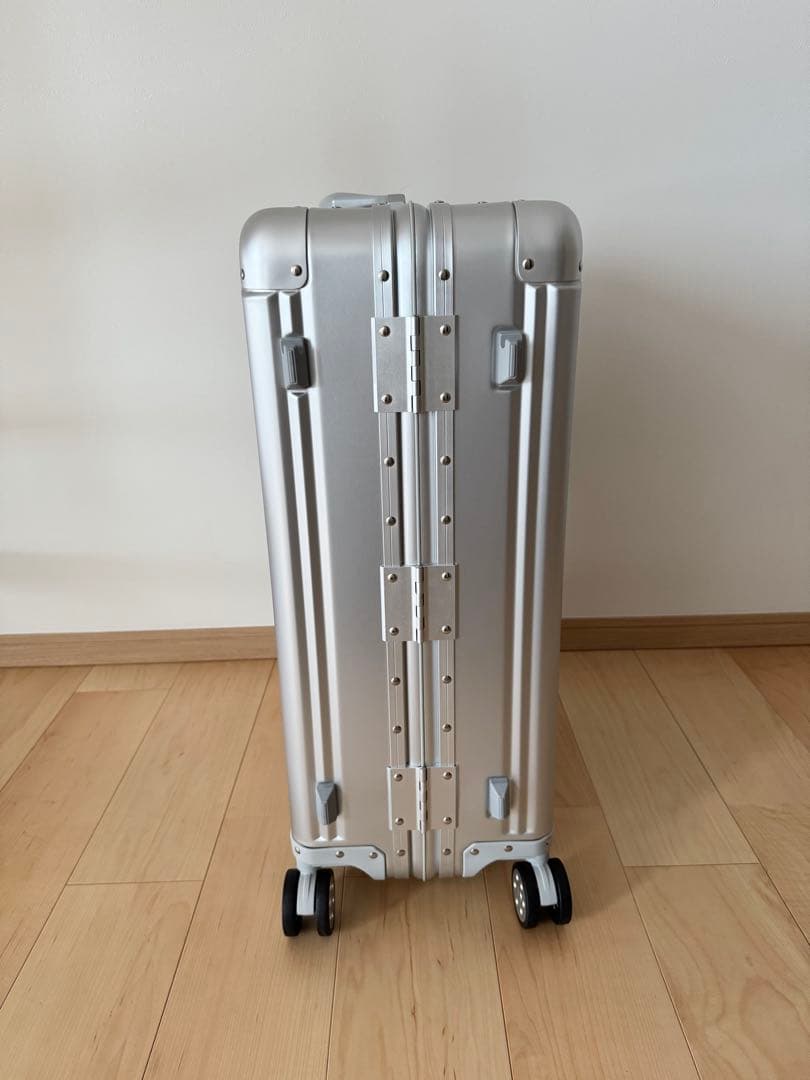 【新品未使用】【非売品】65Lメルセデスベンツ　アルミスーツケース