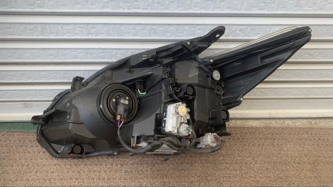 中古 トヨタ 純正 プリウス 《 ZVW30 》 右ヘッドライト Koito