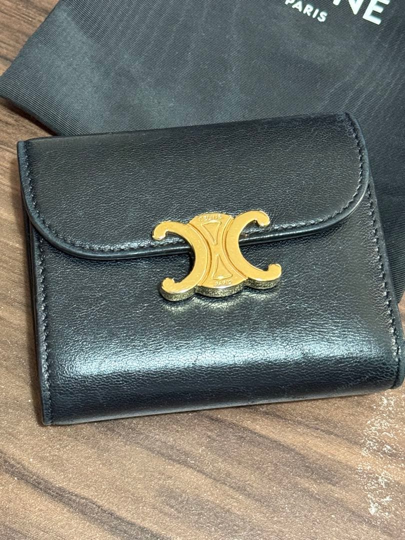 即購入OK✨美品✨CELINE✨黒 レザー ✨二つ折り財布✨