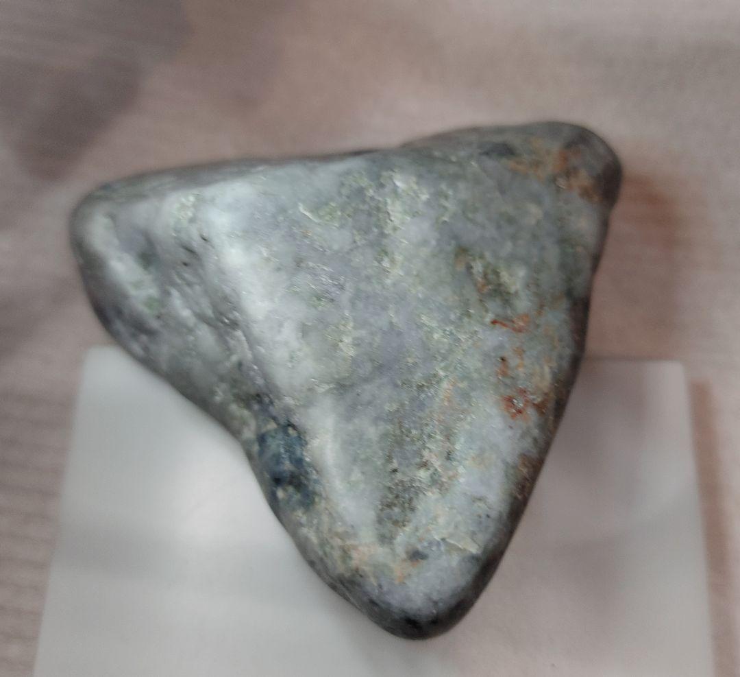 横川 青翡翠 重さ393g 全体的にチラホラとラベンダーも入っています。