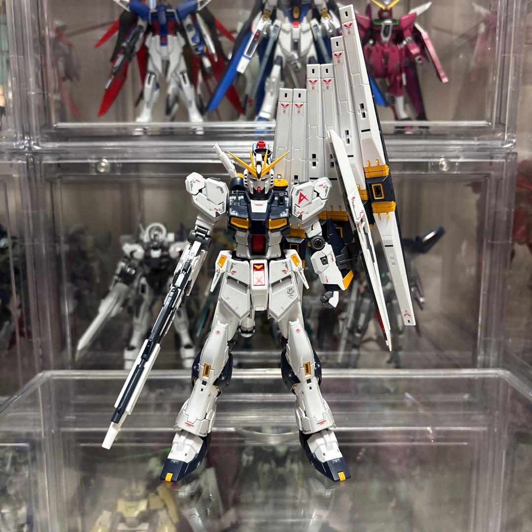 RG サザビー、νガンダム素組完成品2体セット