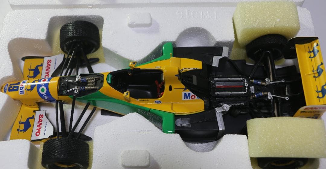 貴重ビックスケール１／1８　ベネトン・フォードＢ１９２　シューマッハコレクション